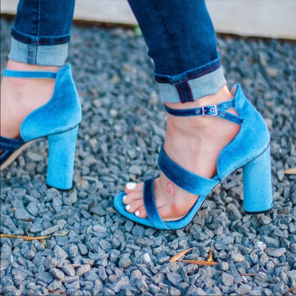 Vince Camuto Teal Velvet Pump’s NWOB